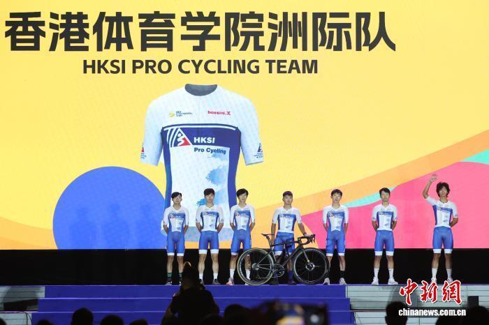 来自国内外, 中新社记者