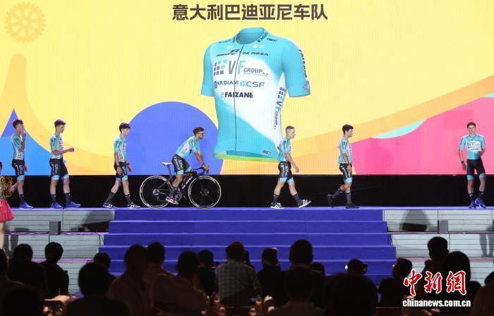 登台亮相, JFaGj, hzho